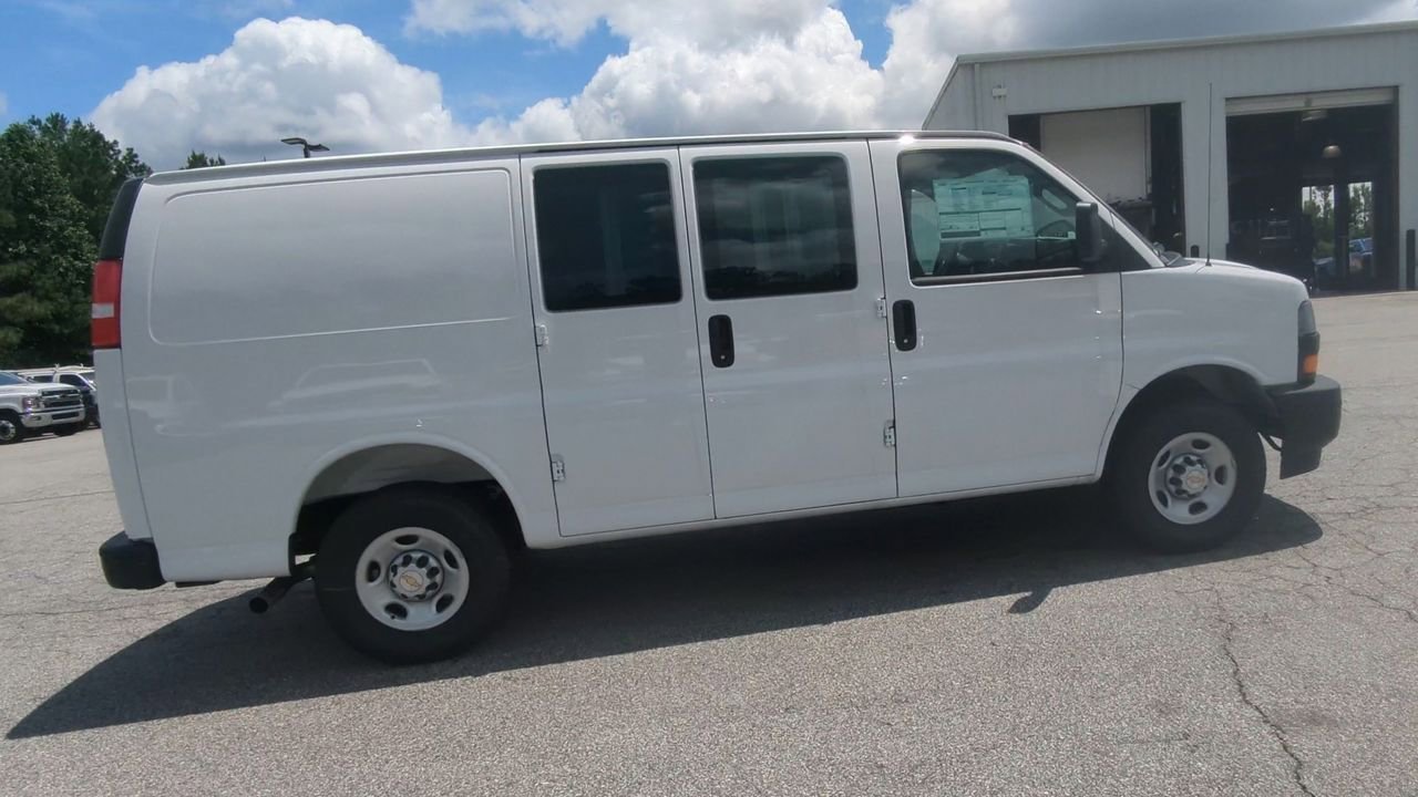 2025 Chevrolet Express Cargo Work Van - Photo 9