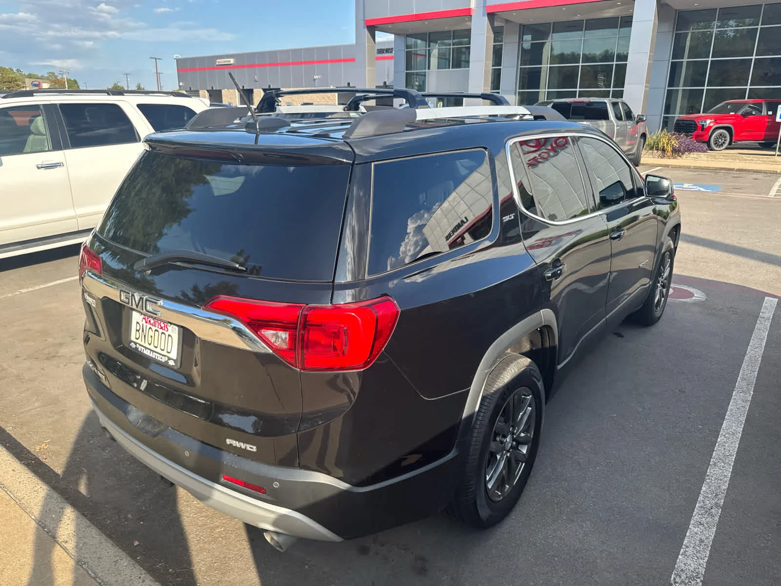 Used 2019 Ebony Twilight Metallic GMC SLT image 4
