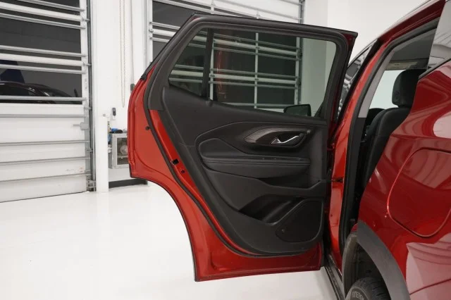 Used 2024  GMC SLT image 25