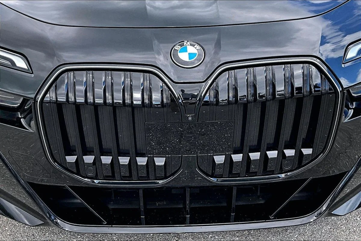 Used 2024  BMW xDrive image 35