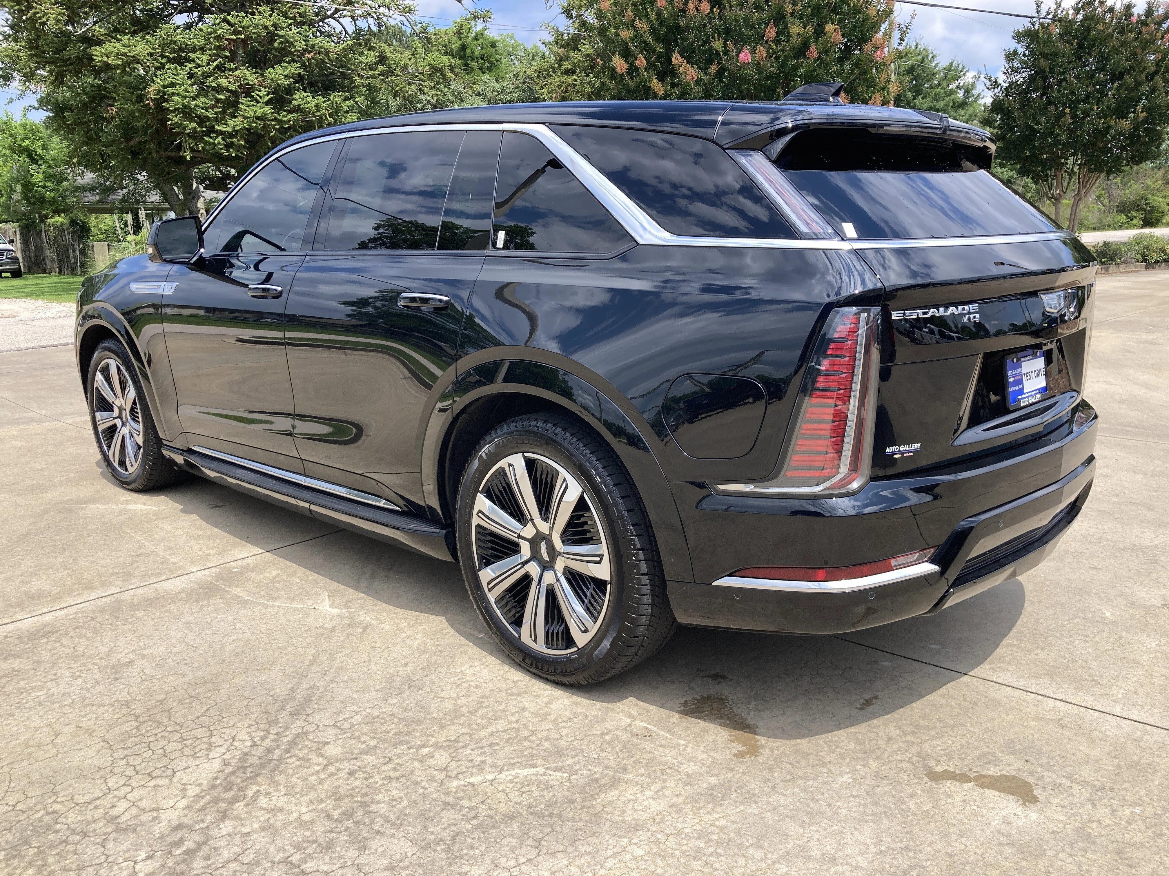 Used 2025 Black Raven Cadillac Luxury 2 image 7