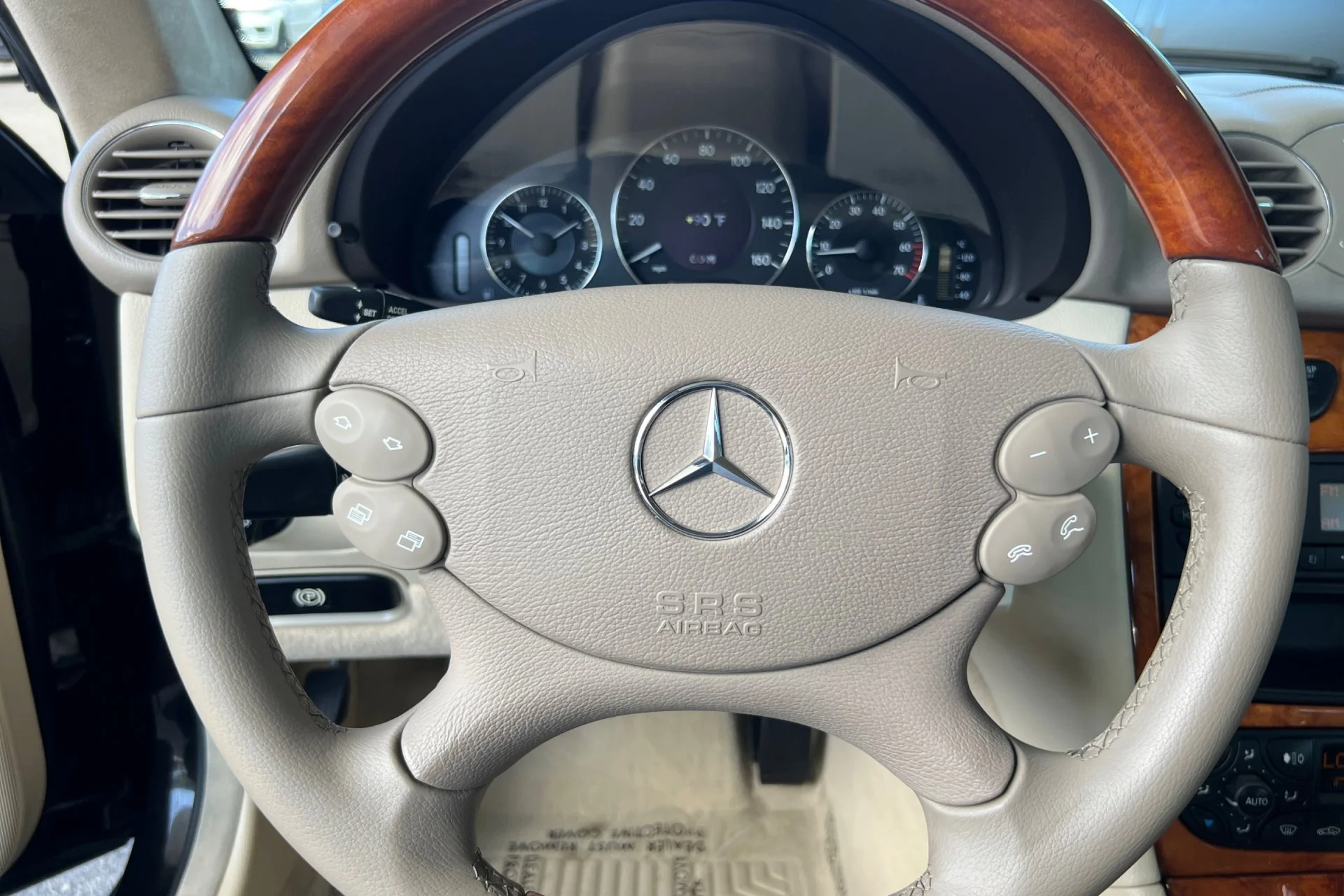 Used 2004 designo Mocha Black Mercedes-Benz 2dr Cabriolet 5.0L image 22