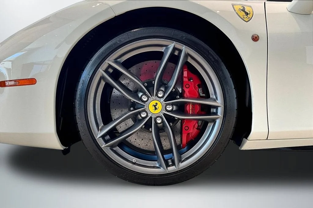 Used 2017 Bianco Avus Ferrari  image 27