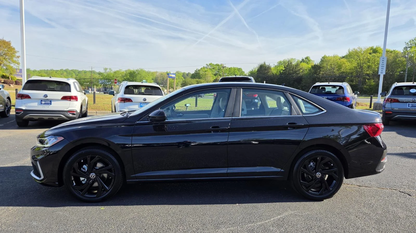 New 2026 Deep Black Pearl Volkswagen SE image 11