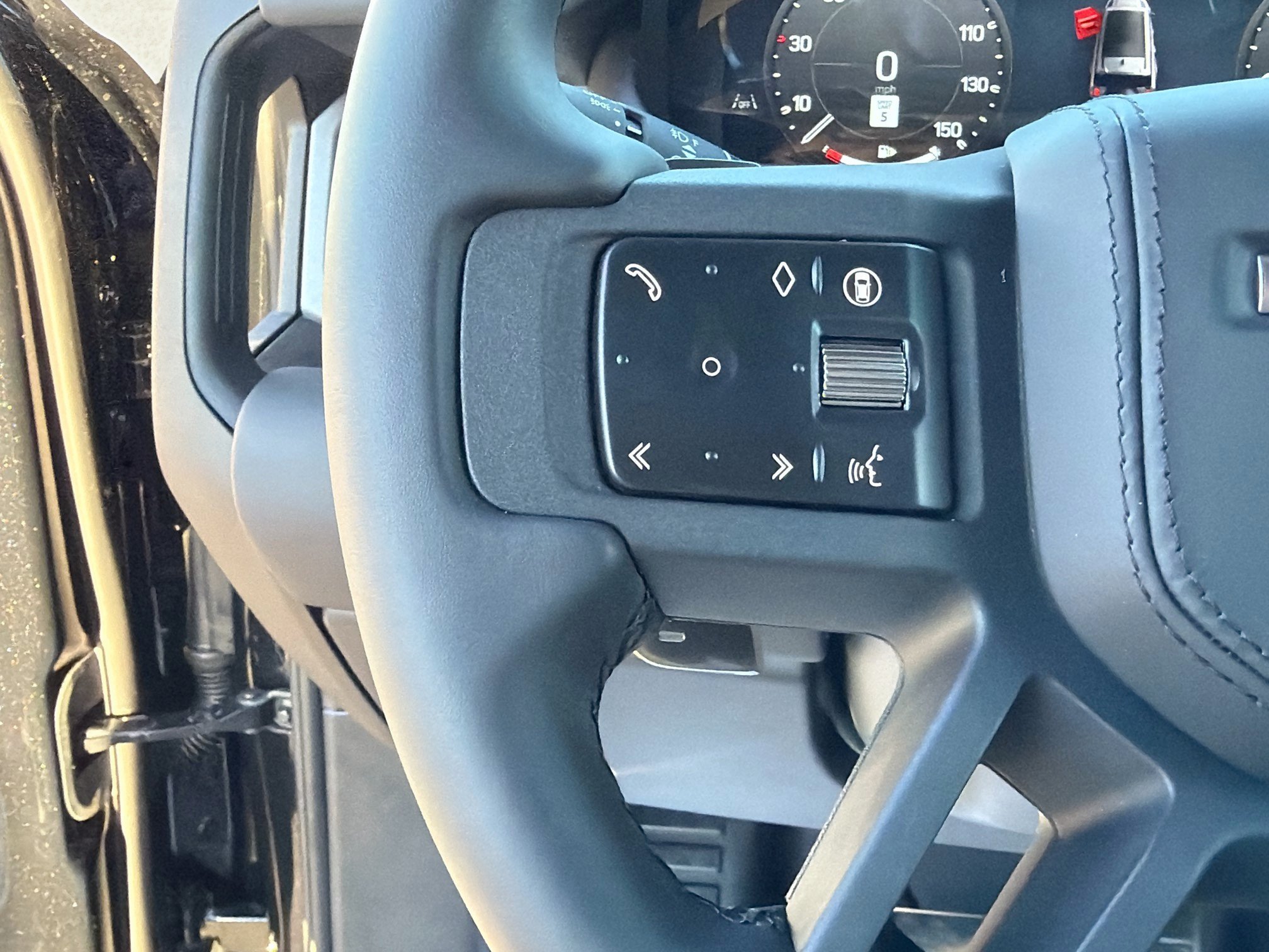 2026 Land Rover Defender V8 - Photo 38