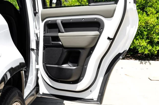 New 2026 White Land Rover X-Dynamic SE image 55