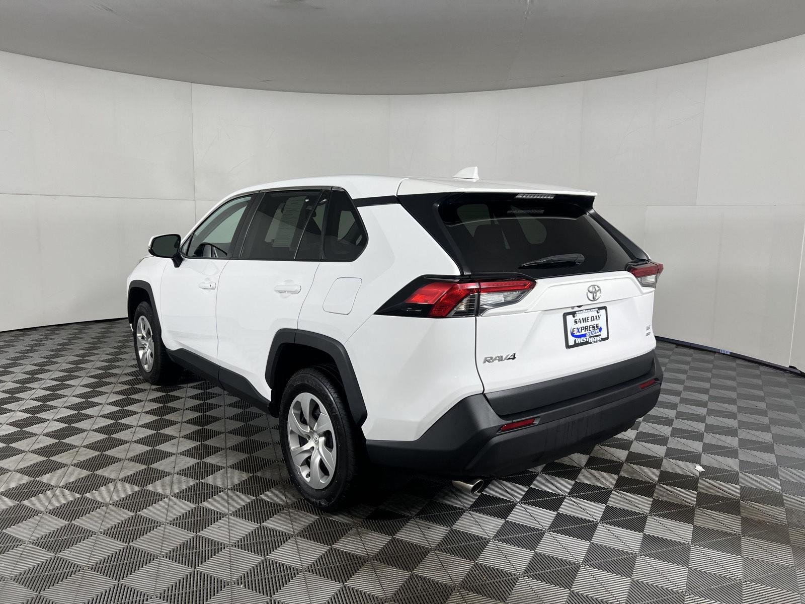Used 2023 Ice Cap Toyota LE image 6