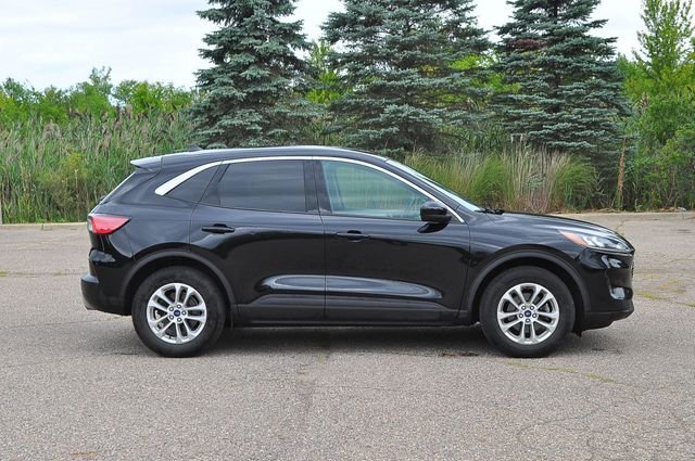 Used 2020 Black Ford SE image 2