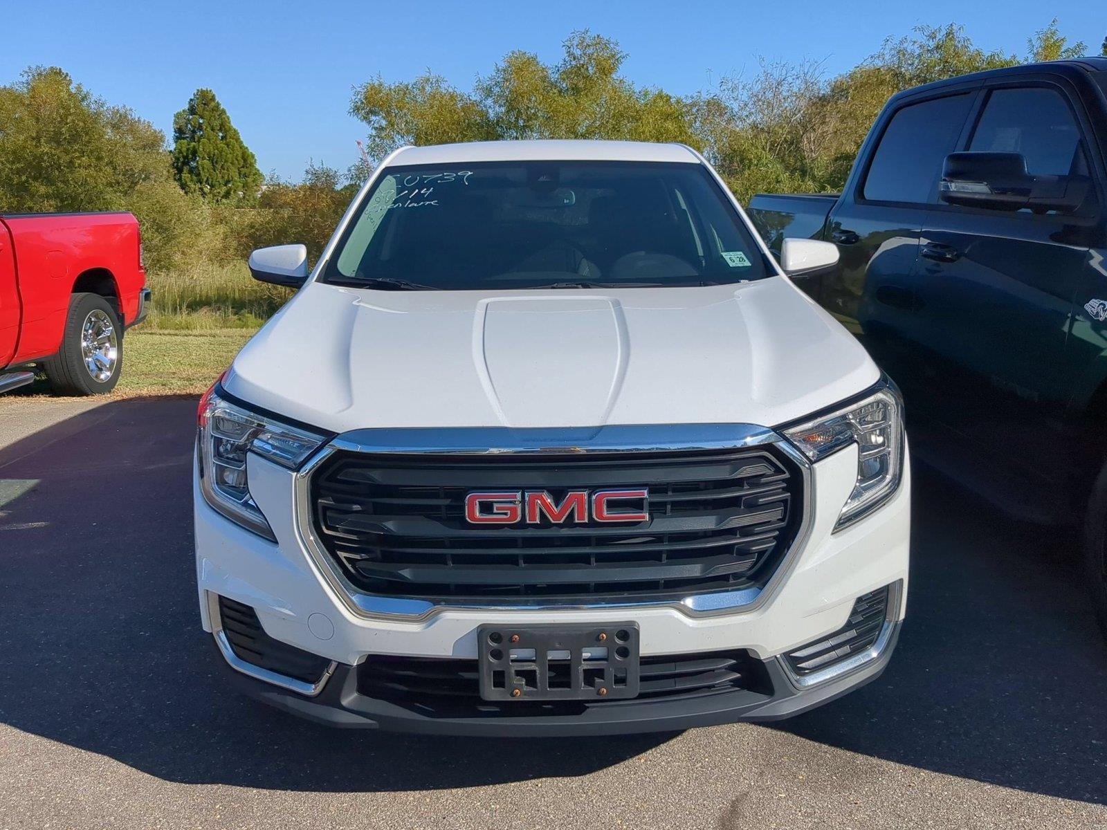 Used 2023 Summit White GMC SLE image 2