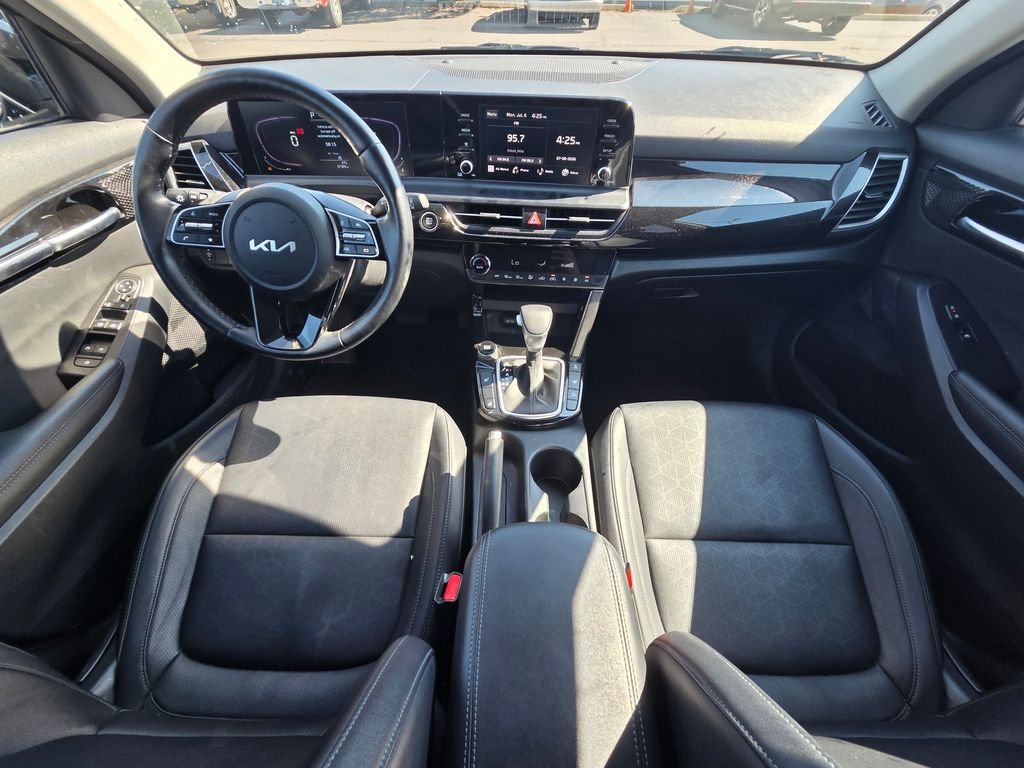 Used 2024 Black Kia S image 19