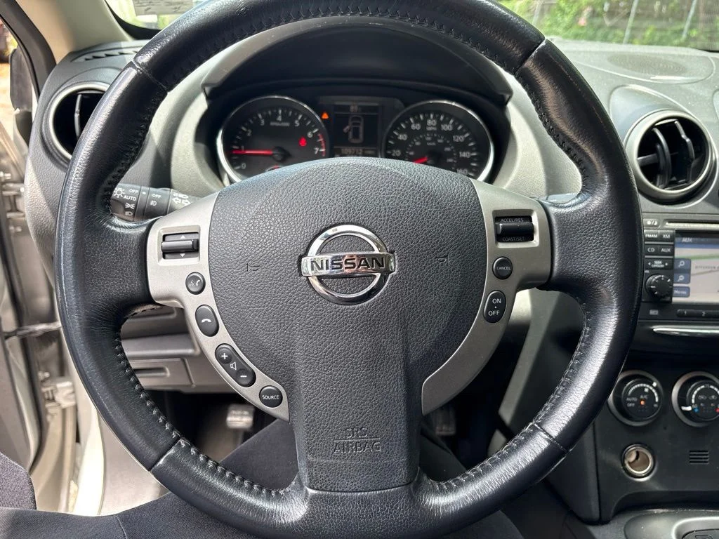 Used 2012 Silver Nissan SL image 21
