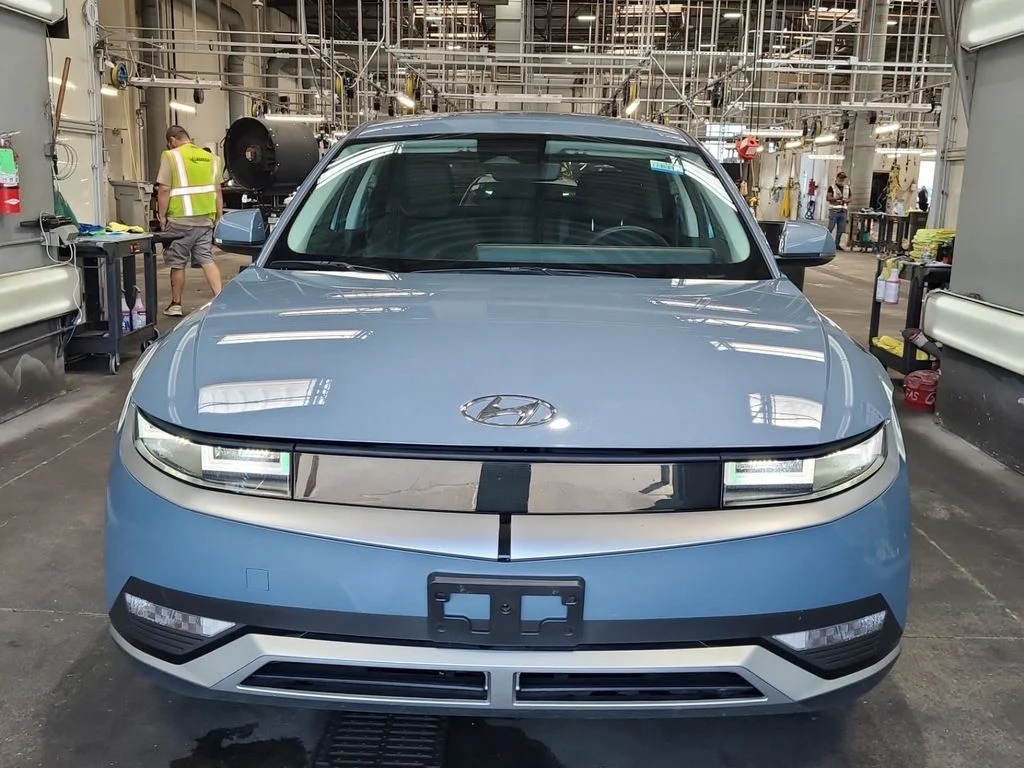 Used 2024 Blue Hyundai SE image 2
