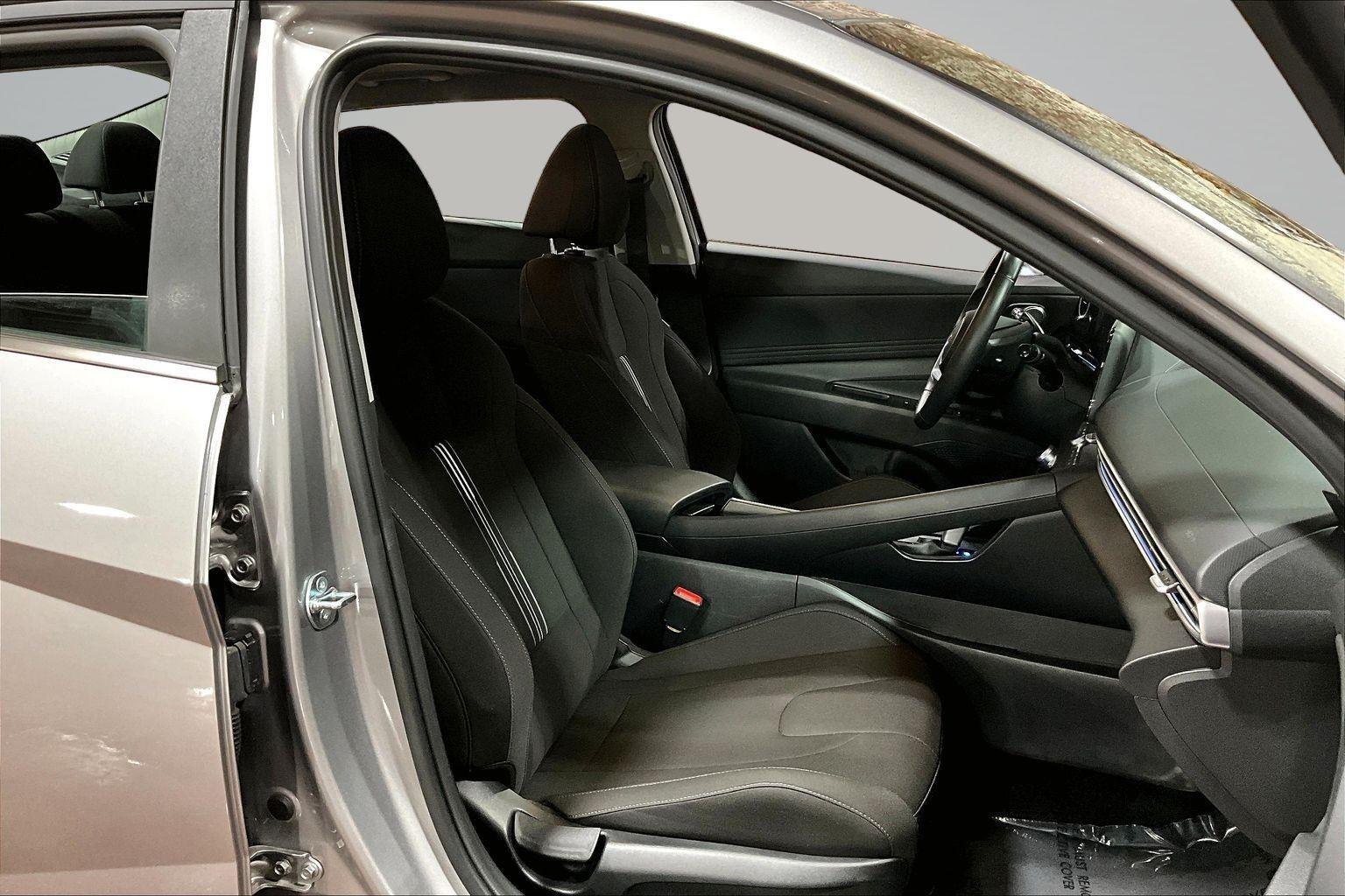 Used 2025 Fluid Metal Hyundai SEL Convenience image 8