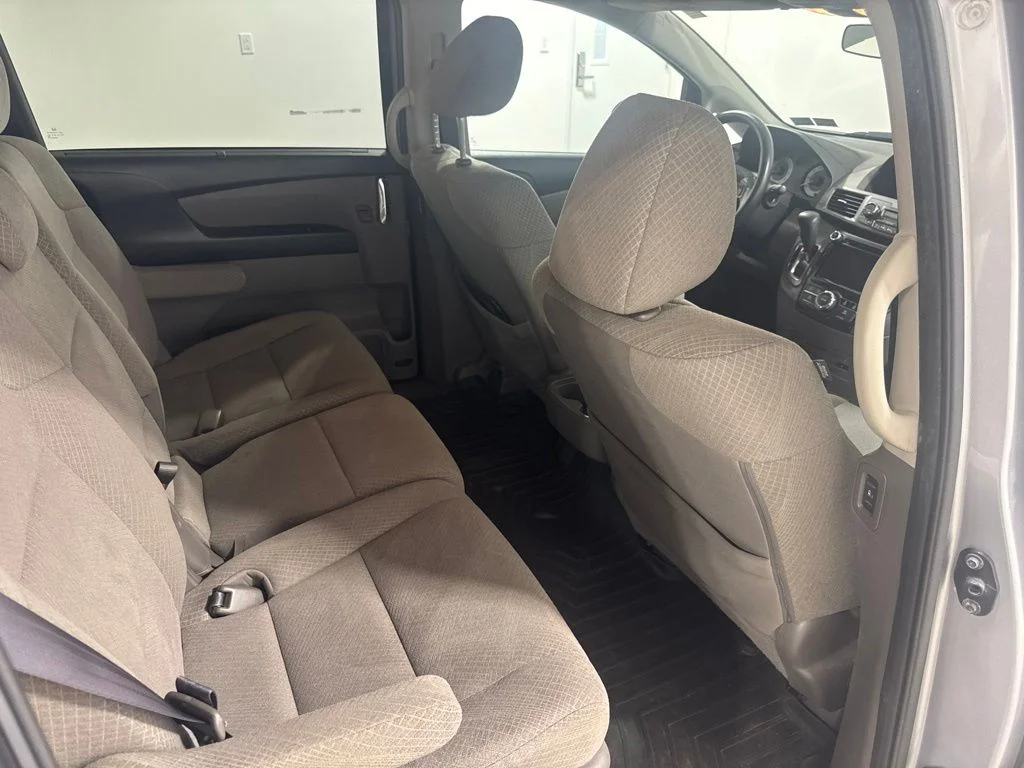 Used 2016 Lunar Silver Metallic Honda SE image 22