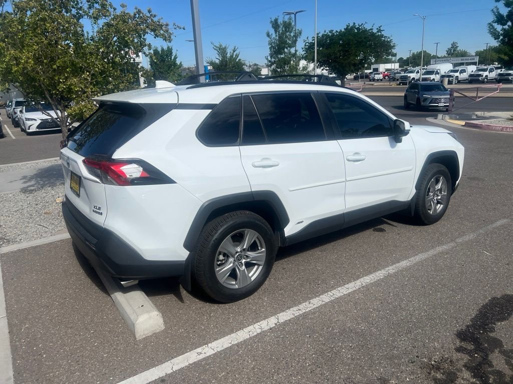 Used 2022 White Toyota XLE image 5