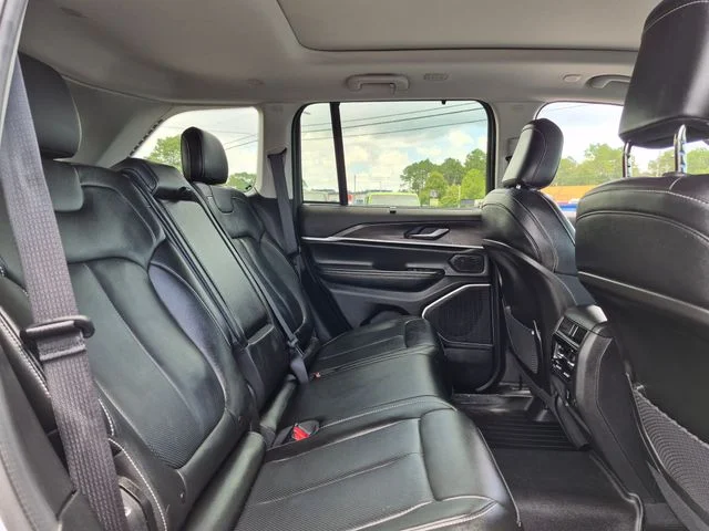 Used 2022 White Jeep 4xe image 24