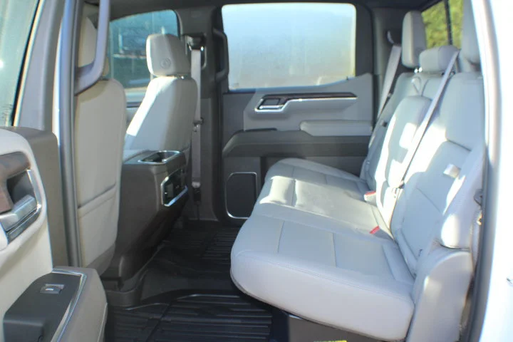 Certified Used 2026 Glacier White Tricoat GMC SLT image 18
