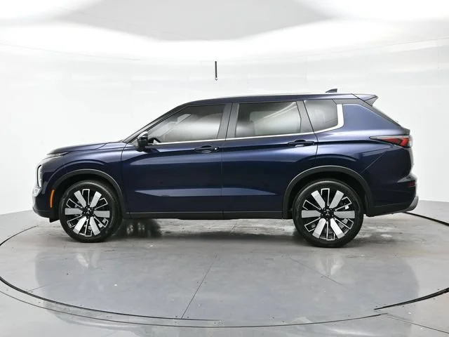 Used 2025 Cosmic Blue Met Mitsubishi SE image 4