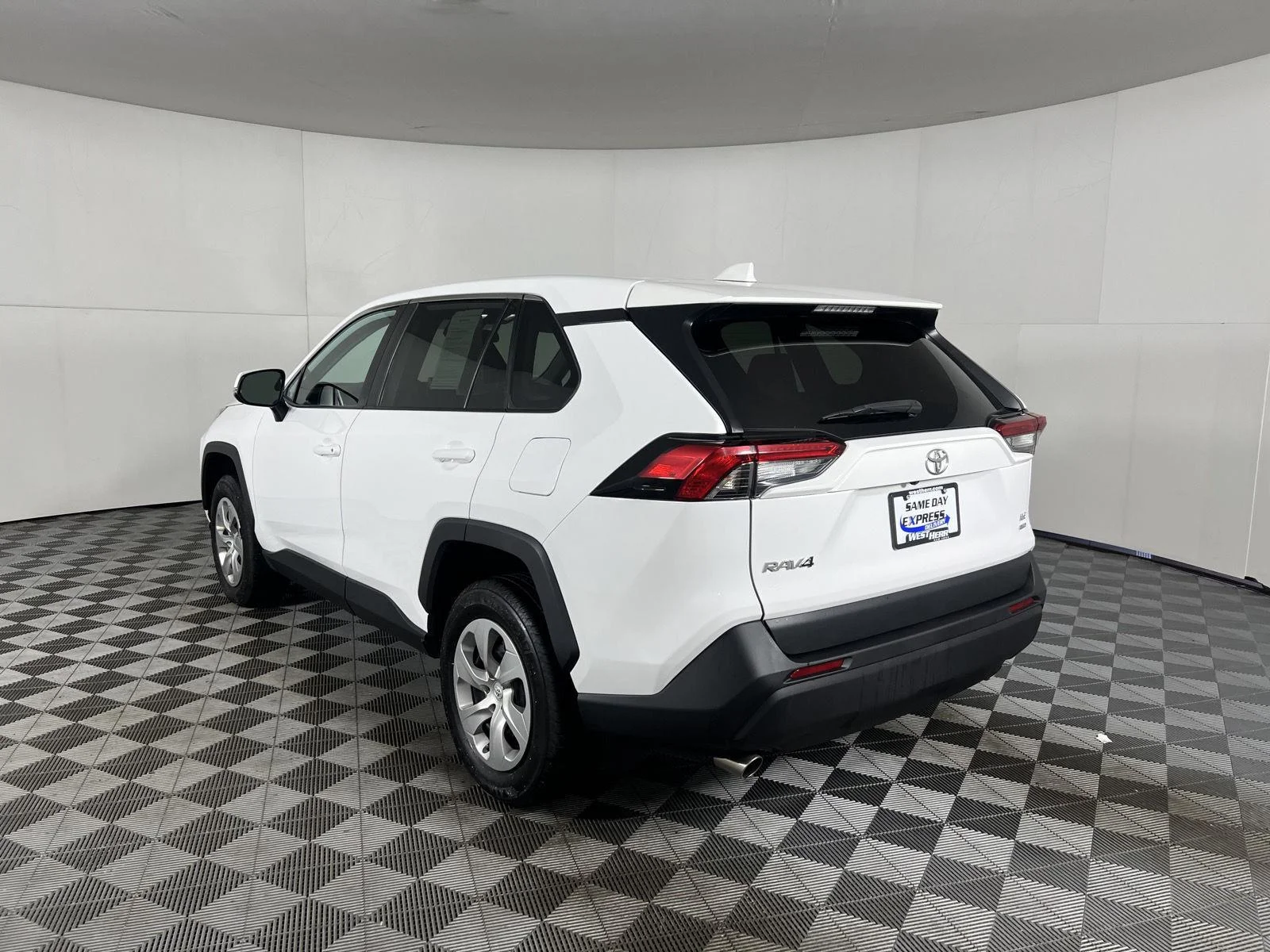 Used 2023 Ice Cap Toyota LE image 6