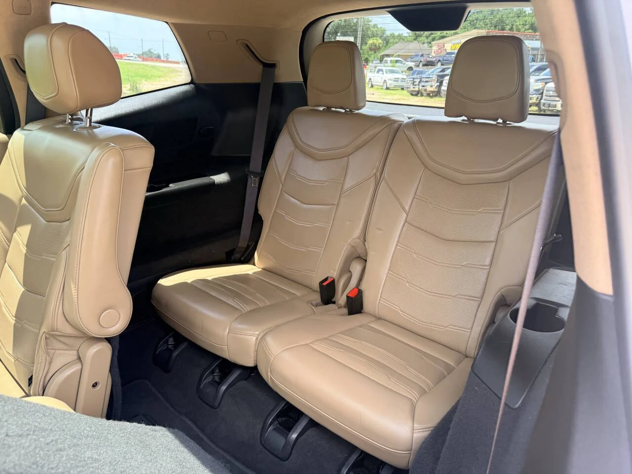 Used 2021 White Cadillac Premium Luxury 4x4 4dr SUV image 13
