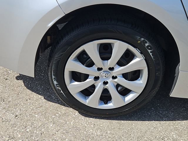 Used 2023  Toyota LE image 5
