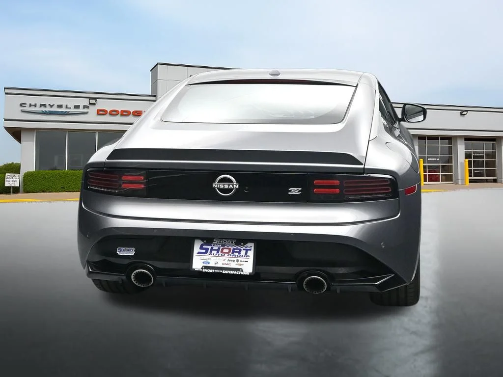 Used 2025 Gray Nissan Performance image 4