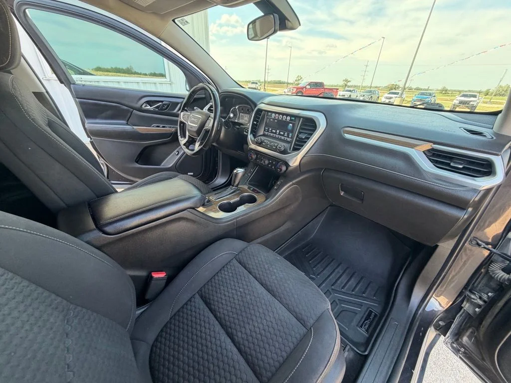 Used 2018 Silver GMC SLE-2 image 35