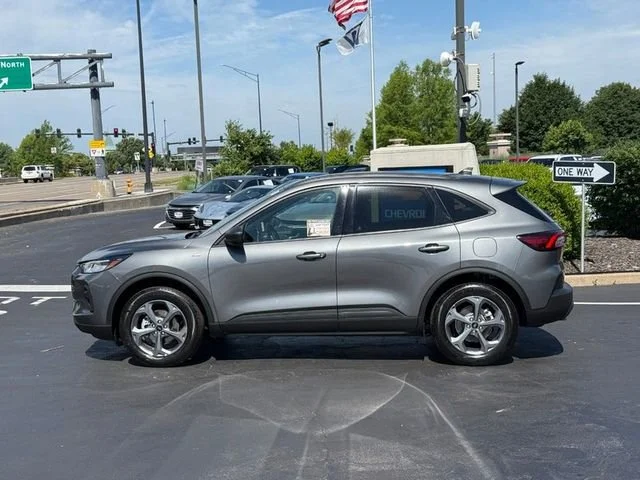 Used 2025 Gray Ford ST-Line image 2