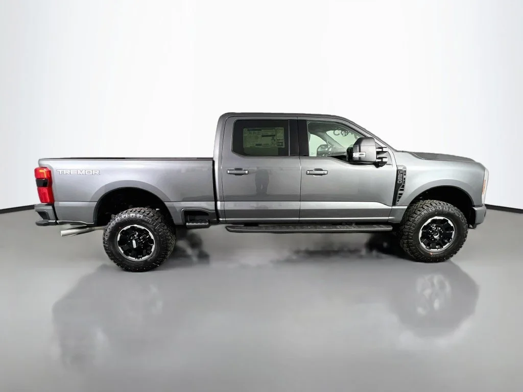 New 2027 Carbonized Gray Metallic Ford XLT image 17