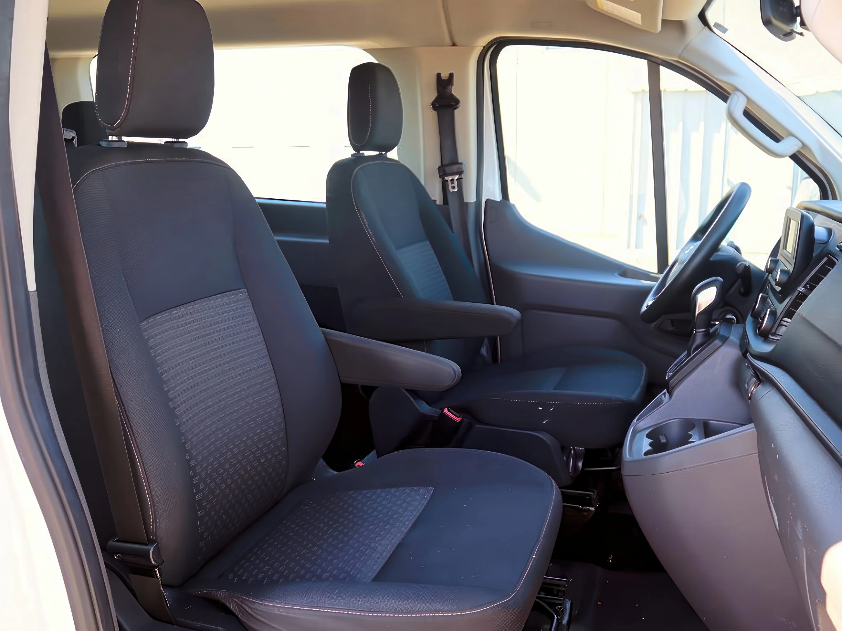 2021 Ford Transit Passenger Van XLT - Photo 19