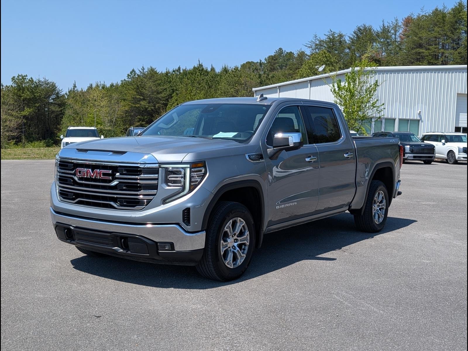 2025 GMC Sierra 1500 SLT - Photo 4