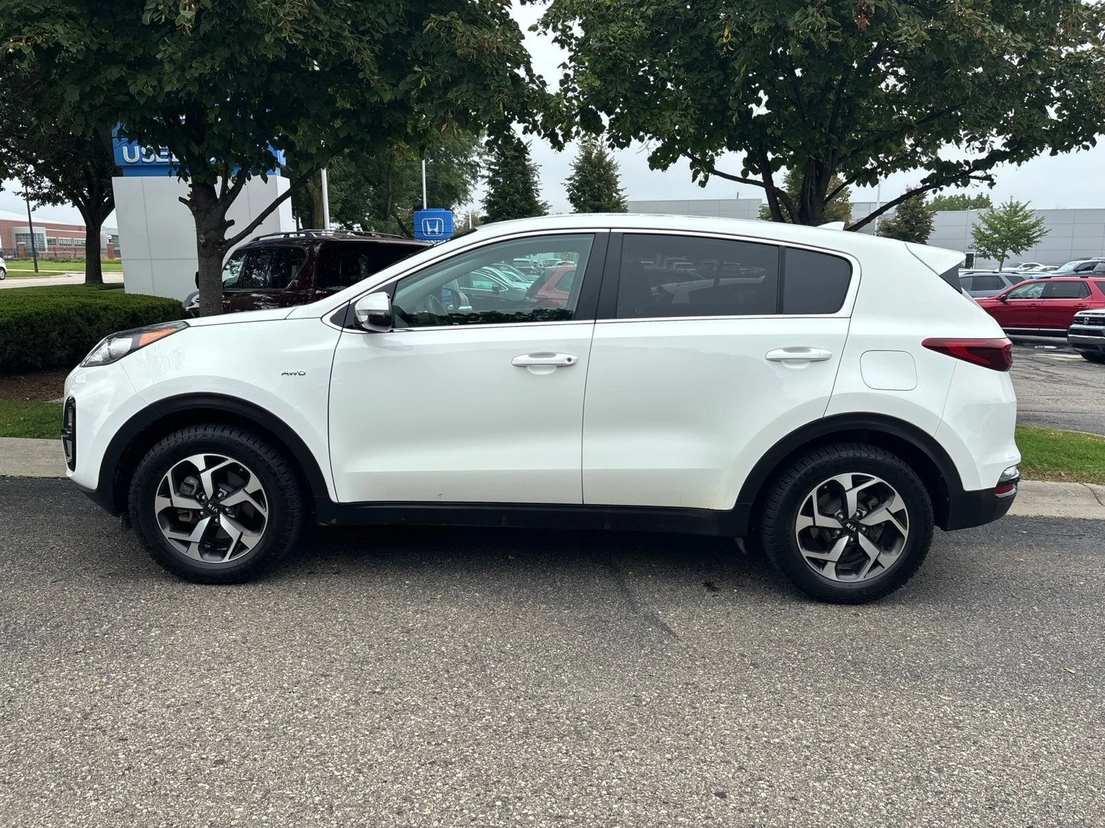 Used 2021 Clear White Kia LX image 2