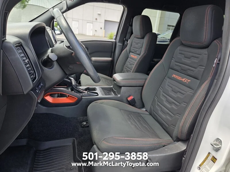 Used 2023 Glacier White NISSAN CREW CAB 4X4 PRO-4X AUTO image 9