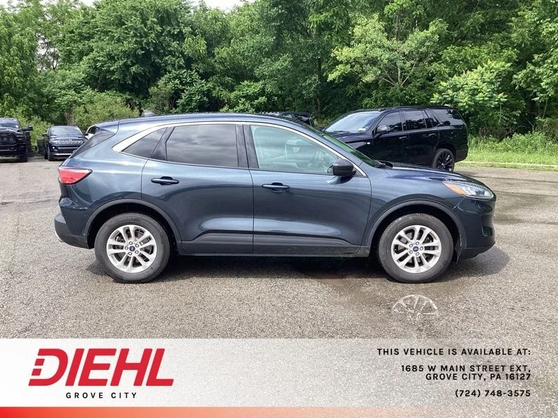 Used 2022 Blue Ford SE image 8