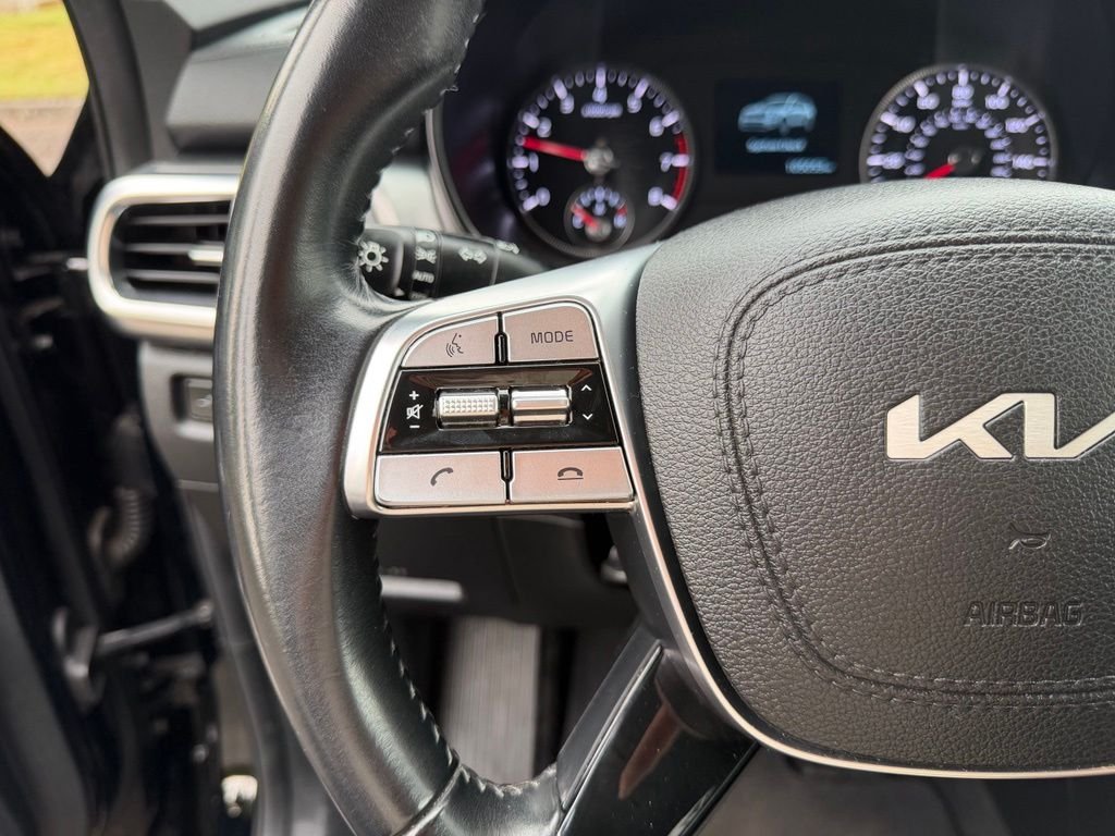Used 2022 Ebony Black Kia LX image 17