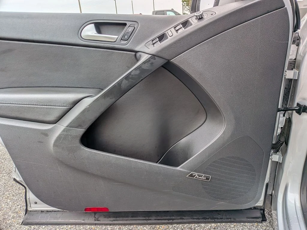 Used 2015 Silver Volkswagen SEL image 35