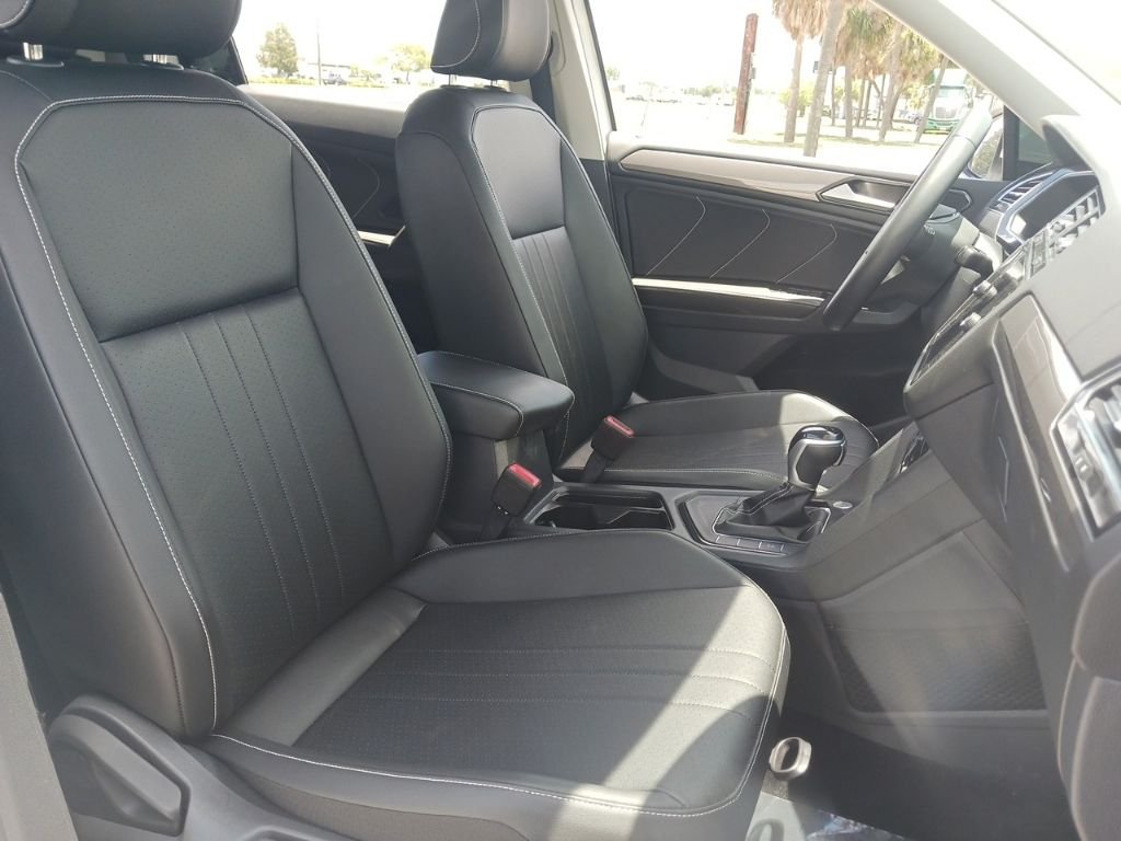 2022 Volkswagen Tiguan SE - Photo 16