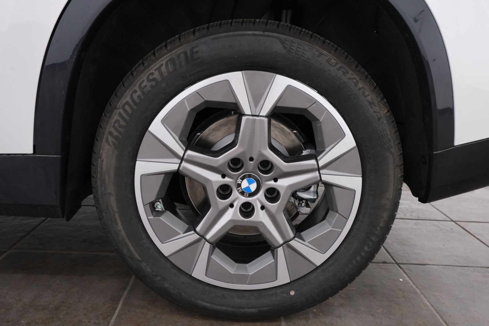 New 2027 Mineral White Metallic BMW xDrive28i image 36