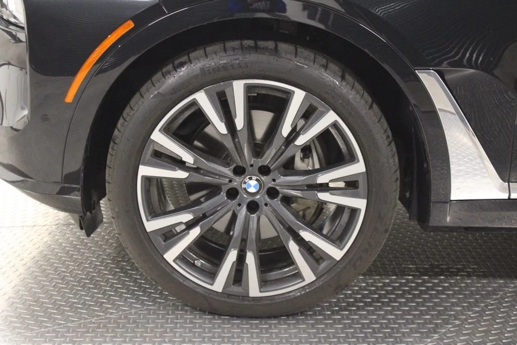 Used 2024 Black BMW xDrive40i image 18