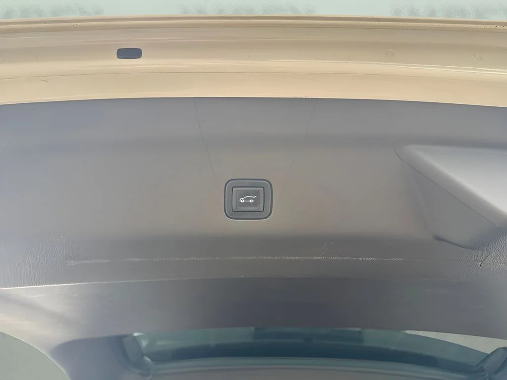 Used 2022 White Cadillac Premium Luxury image 36