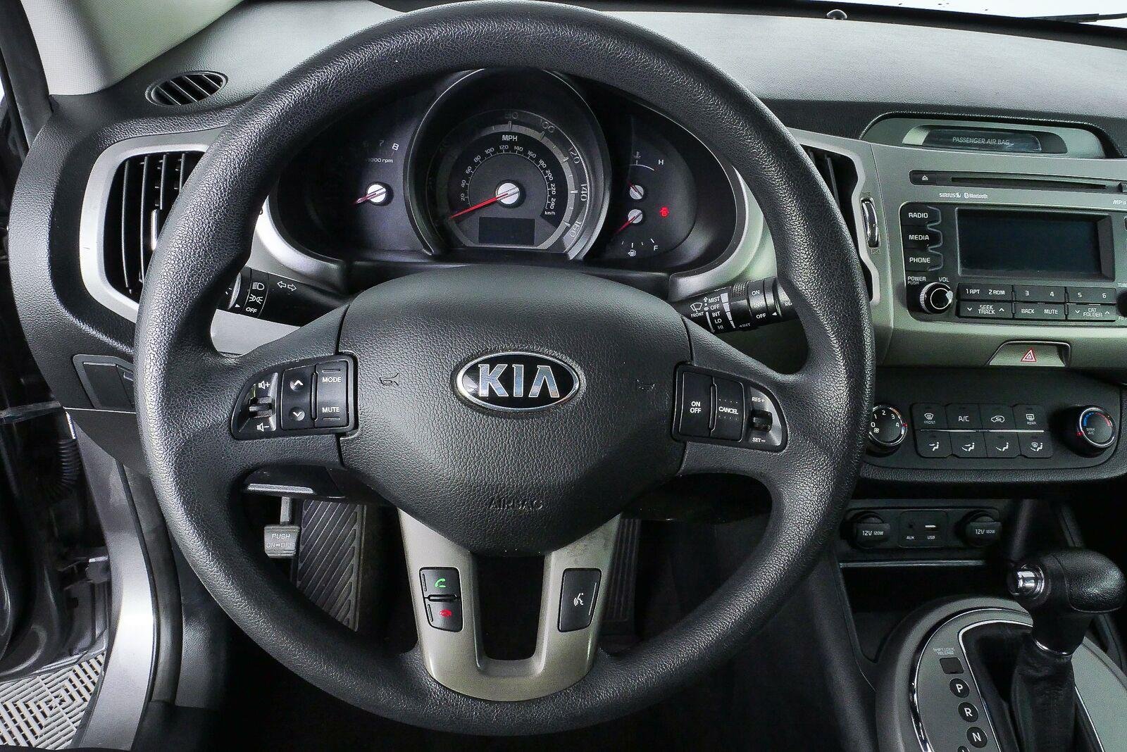 Used 2016 Mineral Silver Kia LX image 17
