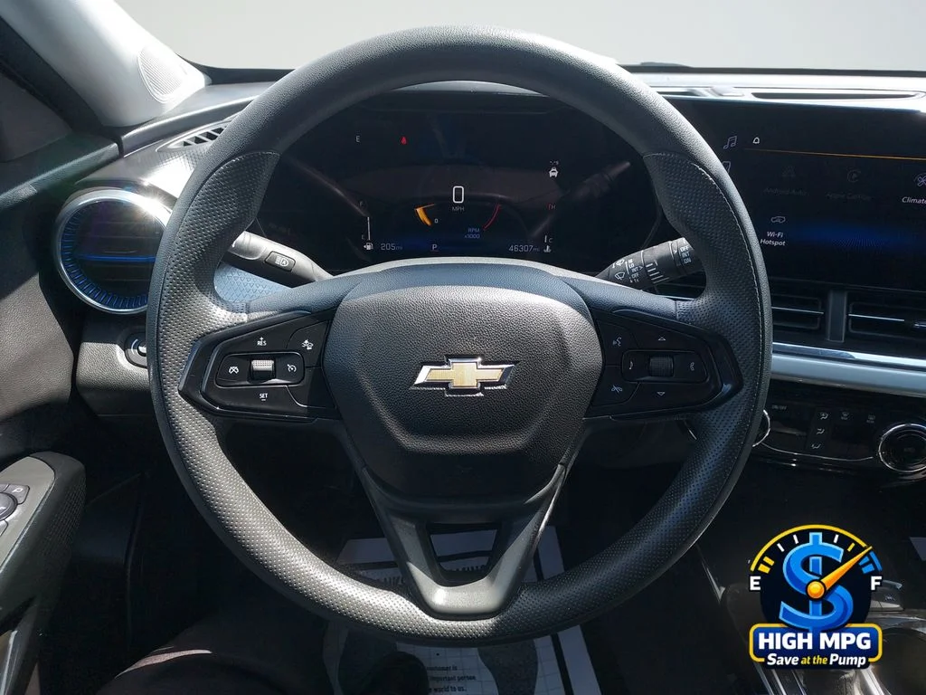 Used 2025 White Chevrolet LT image 10