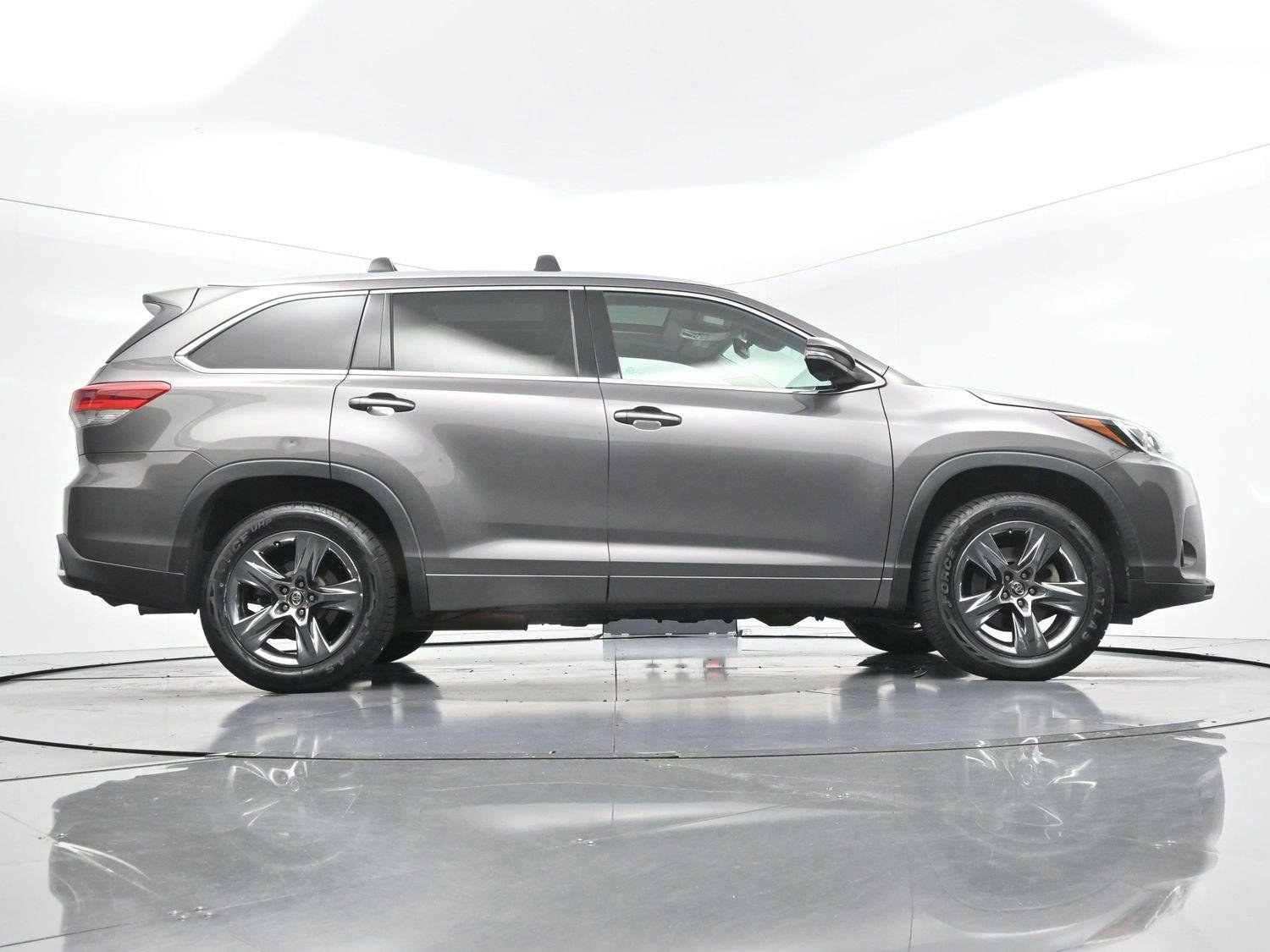 Used 2017 Predawn Gray Mica Toyota Limited image 51