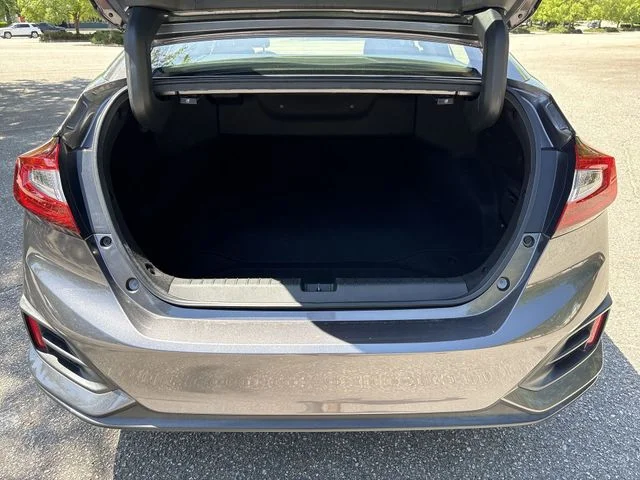 Used 2018  Honda Base image 25