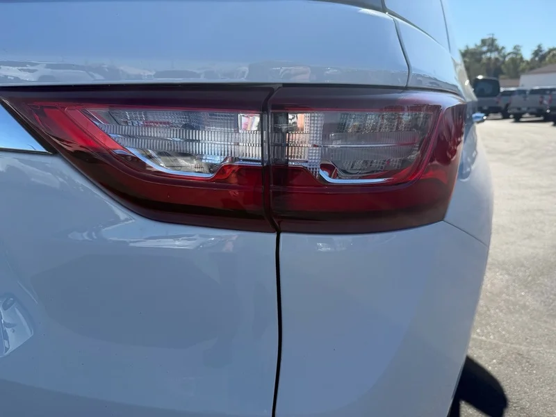 Used 2019 SUMMIT WHITE Chevrolet Premier image 25