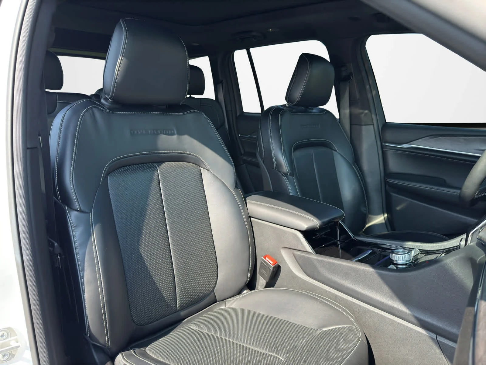 2024 Jeep Grand Cherokee Overland - Photo 13