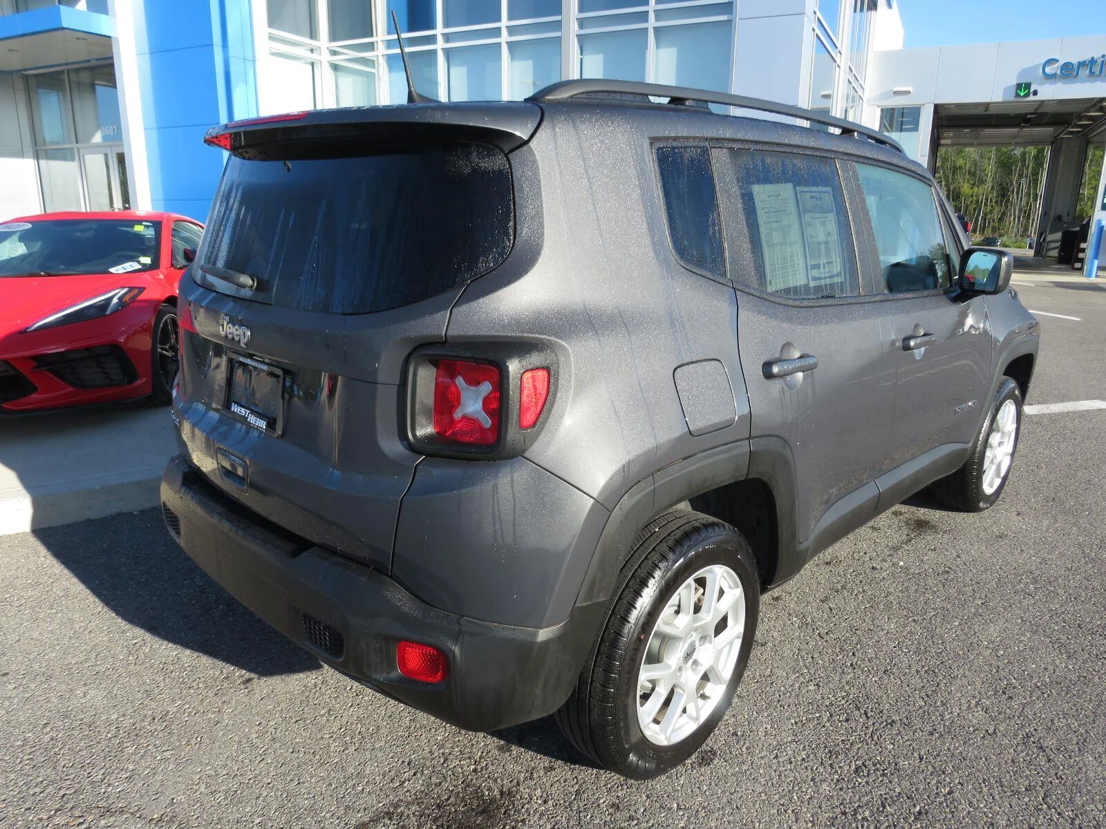 Used 2023 Graphite Gray Jeep Latitude image 7