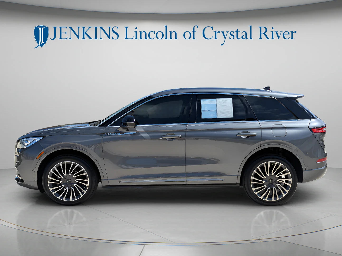 Used 2021 Gray Lincoln Reserve image 5