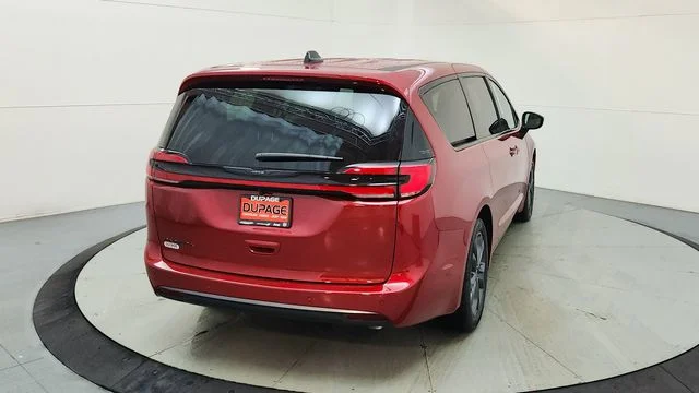 New 2026 Red Hot Pearl-Coat Exterior Paint Chrysler Select image 9