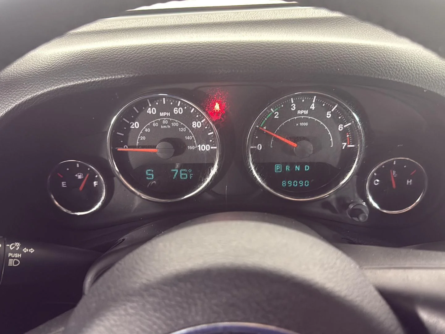 Used 2014  Jeep Sahara image 2